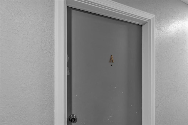 5015 Walnut St Unit A, Kansas City, MO 64112 - entrance to property with stucco siding