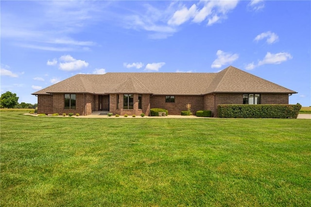 1001 E Park Rd, Garnett, KS 66032 - ranch-style home featuring a front yard, brick siding, and roof with shingles