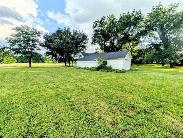 710 E Vine St, Iola, KS 66749 - view of grassy yard