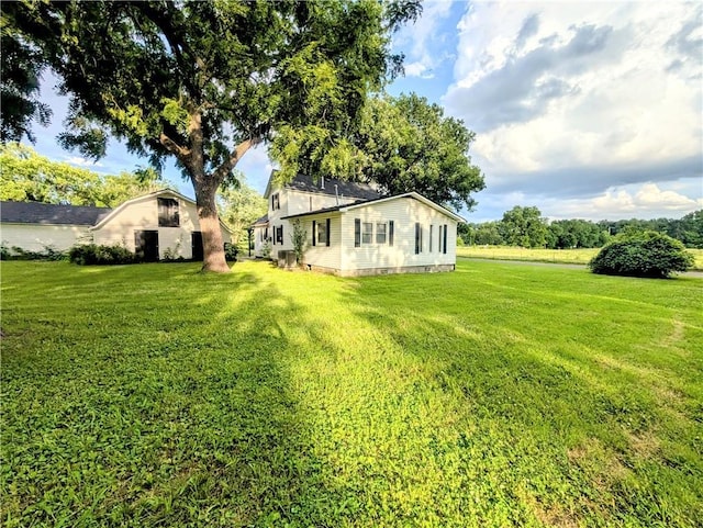 710 E Vine St, Iola, KS 66749 - view of green lawn