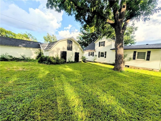 710 E Vine St, Iola, KS 66749 - view of green lawn
