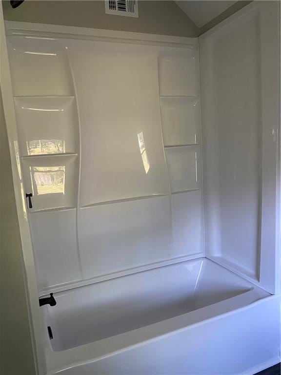 710 E Vine St, Iola, KS 66749 - view of bathroom