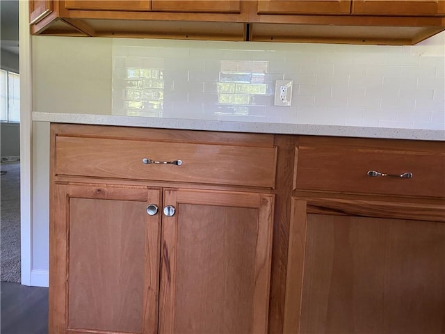 710 E Vine St, Iola, KS 66749 - detailed view of backsplash