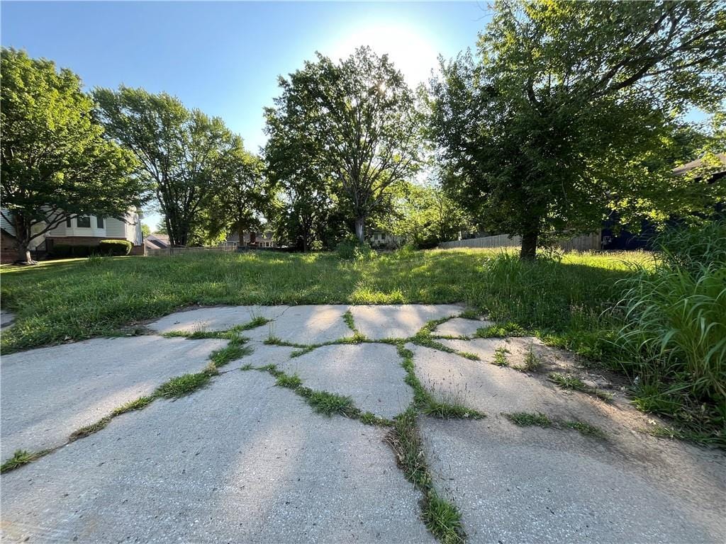 7411 Englewood Ln, Raytown, MO 64133 - photo 1