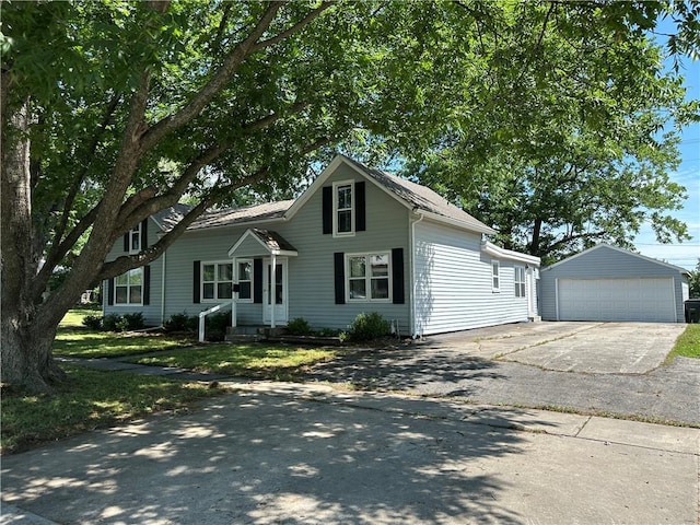 131 E Warren St, Gardner, KS 66030 - traditional-style house with an outdoor structure and a detached garage
