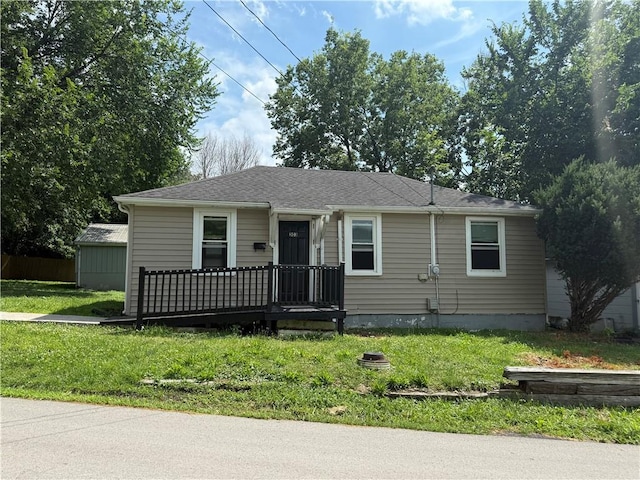 303 Bell St, Richmond, MO 64085 - view of front of house featuring a front yard