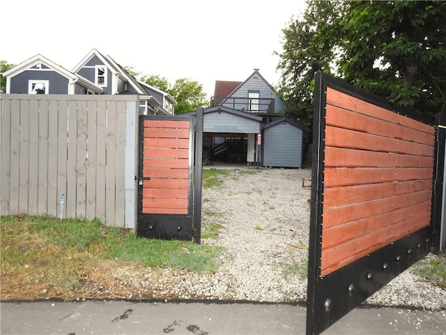 3009 Montgall Ave, Kansas City, MO 64128 - view of gate