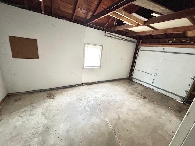 5046 Glenside Ct, Kansas City, MO 64129 - view of garage