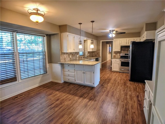 10122 Earnshaw St, Lenexa, KS 66215 - kitchen with freestanding refrigerator, stainless steel gas stove, white cabinetry, and a ceiling fan