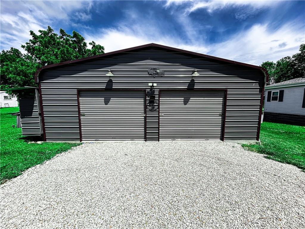 6 Foothills Trl, Linn Valley, KS 66040