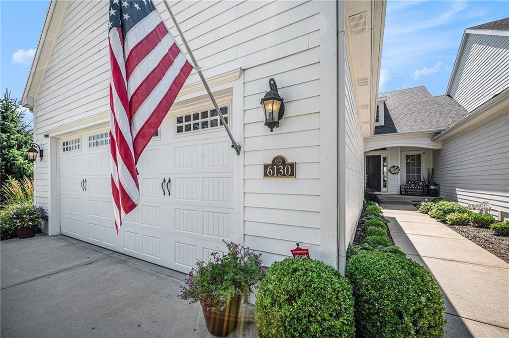 6130 Lime Stone Ct, Parkville, MO 64152 - photo 1