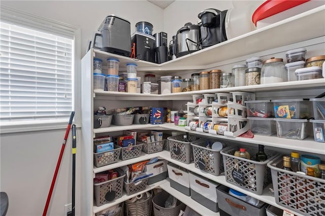 2712 SW Carlton Dr, Lees Summit, MO 64082 - view of pantry