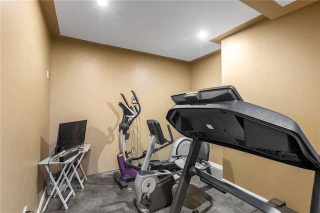 2712 SW Carlton Dr, Lees Summit, MO 64082 - workout room featuring recessed lighting