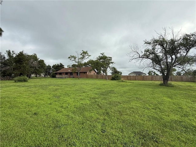 1011 N Arrowhead Dr, Burlington, KS 66839 - view of yard