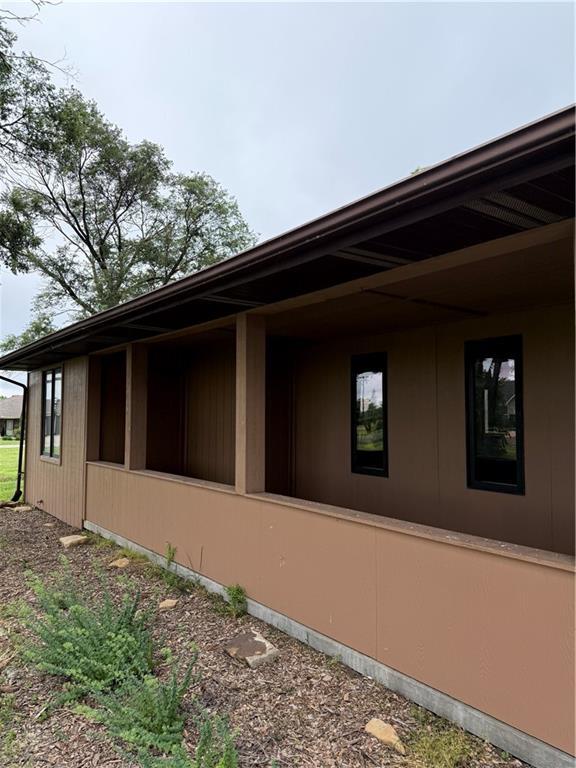 1011 N Arrowhead Dr, Burlington, KS 66839 - view of side of property