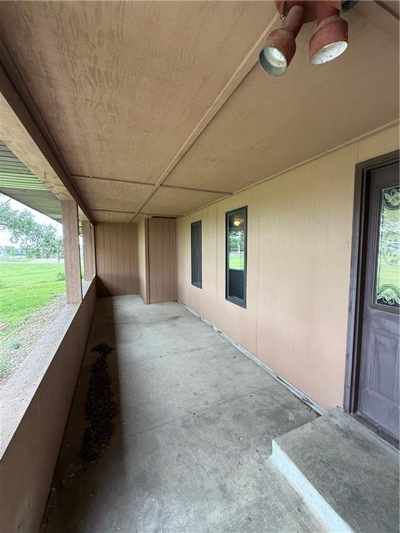 1011 N Arrowhead Dr, Burlington, KS 66839 - view of patio / terrace