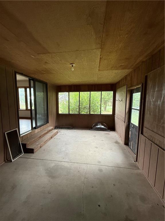 1011 N Arrowhead Dr, Burlington, KS 66839 - view of unfurnished sunroom