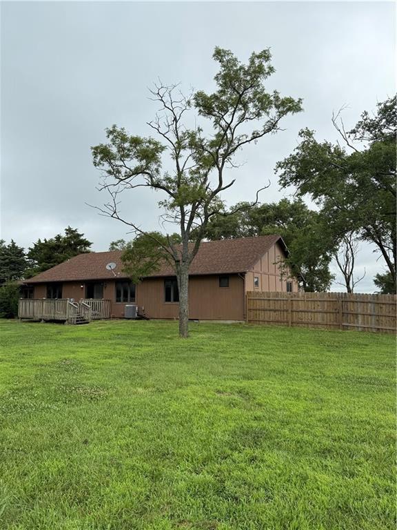 1011 N Arrowhead Dr, Burlington, KS 66839 - view of yard