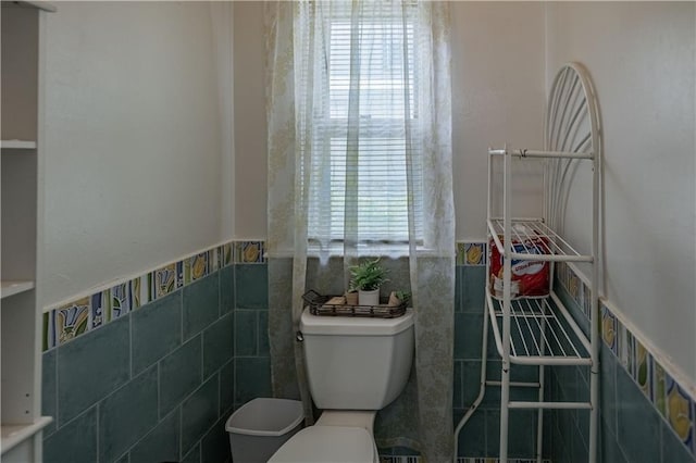 321 Oakley Ave, Kansas City, MO 64123 - bathroom with tile walls and a wainscoted wall