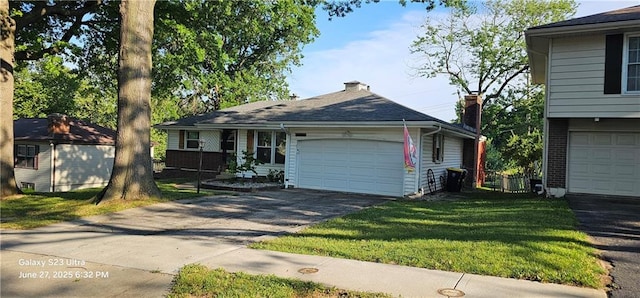 4501 E 105th St, Kansas City, MO 64137 - view of front of home featuring a front yard and driveway