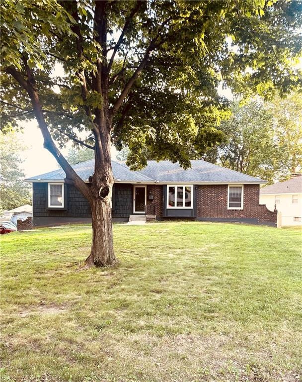 12621 E 41st Ter S, Independence, MO 64055 - ranch-style house featuring a front yard