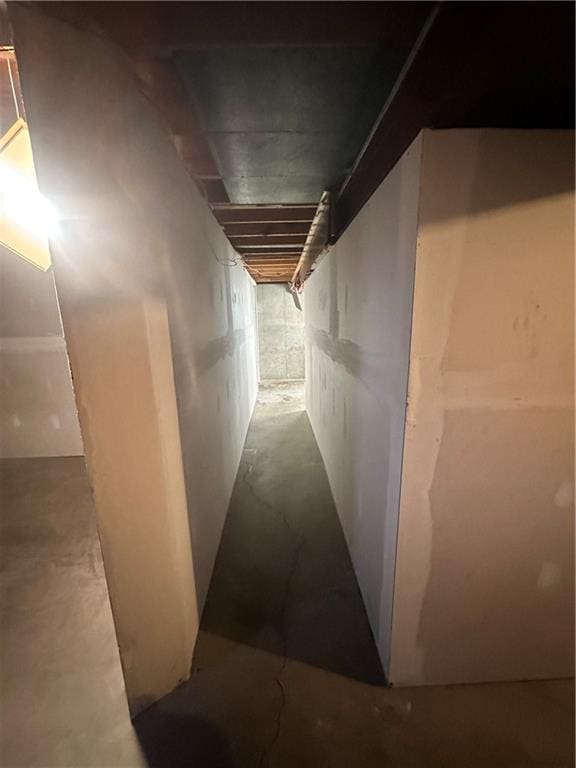 12621 E 41st Ter S, Independence, MO 64055 - corridor with concrete flooring