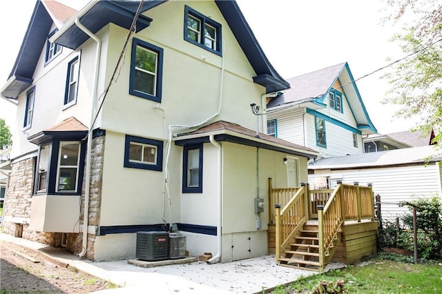 3635 Wabash Ave, Kansas City, MO 64109 - rear view of property with stucco siding