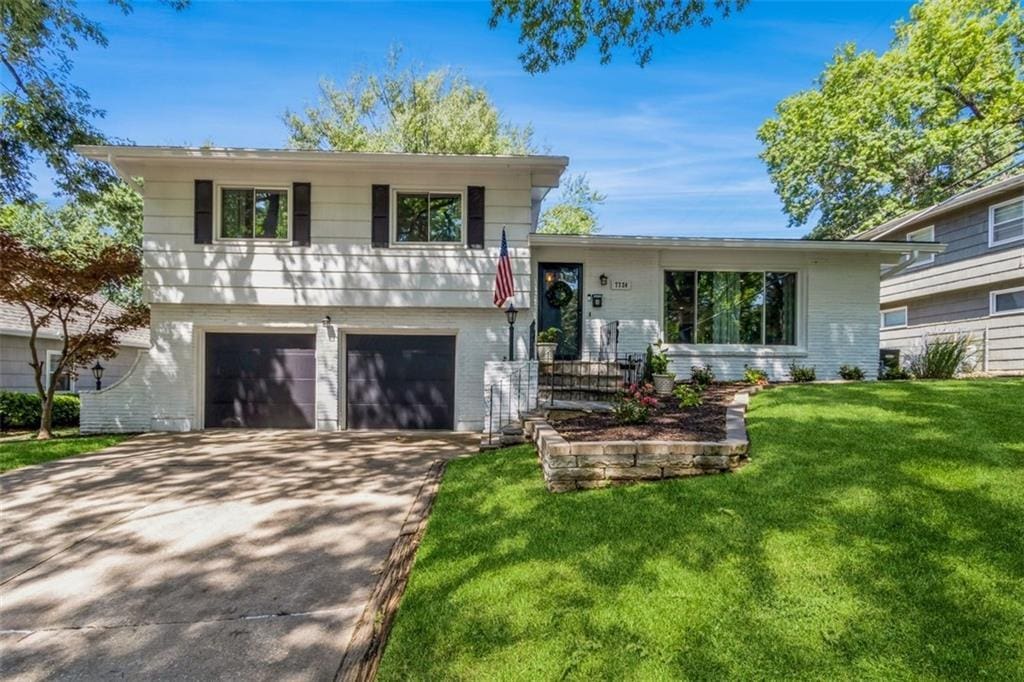 7724 Falmouth St, Prairie Village, KS 66208 - photo 1