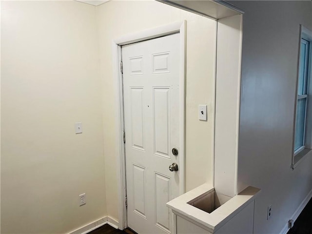 812 N 9th St, Leavenworth, KS 66048 - entryway featuring baseboards