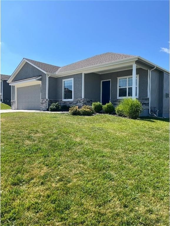 15653 Lakeside Dr, Basehor, KS 66007 - single story home featuring an attached garage, a front yard, and stucco siding