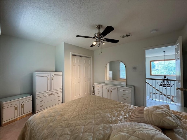 505 Williamsburg Dr, Lees Summit, MO 64063 - carpeted bedroom featuring a closet, a ceiling fan, and a textured ceiling
