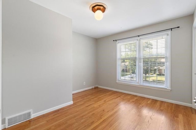 5501 W 86th St, Overland Park, KS 66207 - empty room with light wood-style flooring
