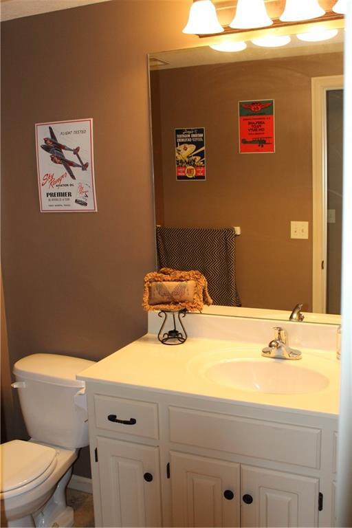 9013 N Kansas Ct, Kansas City, MO 64156 - photo 28