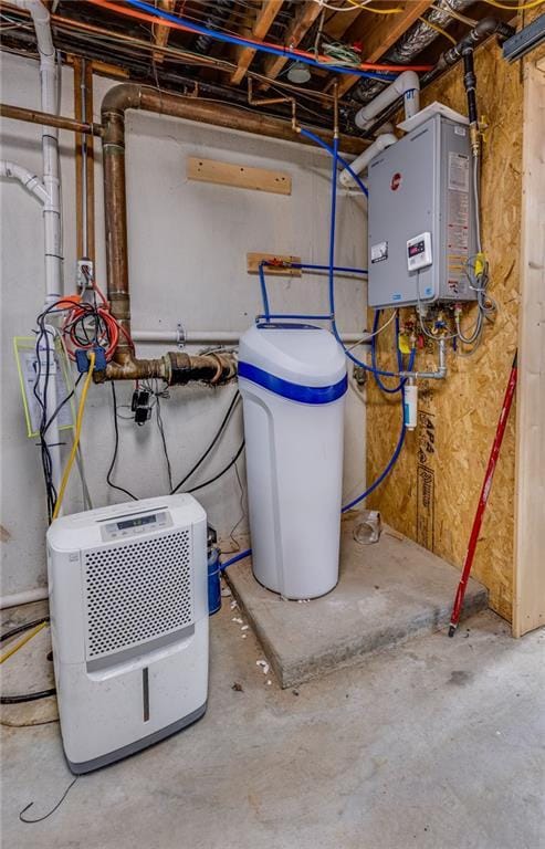 601 W 14th St, Pleasanton, KS 66075 - utilities featuring tankless water heater