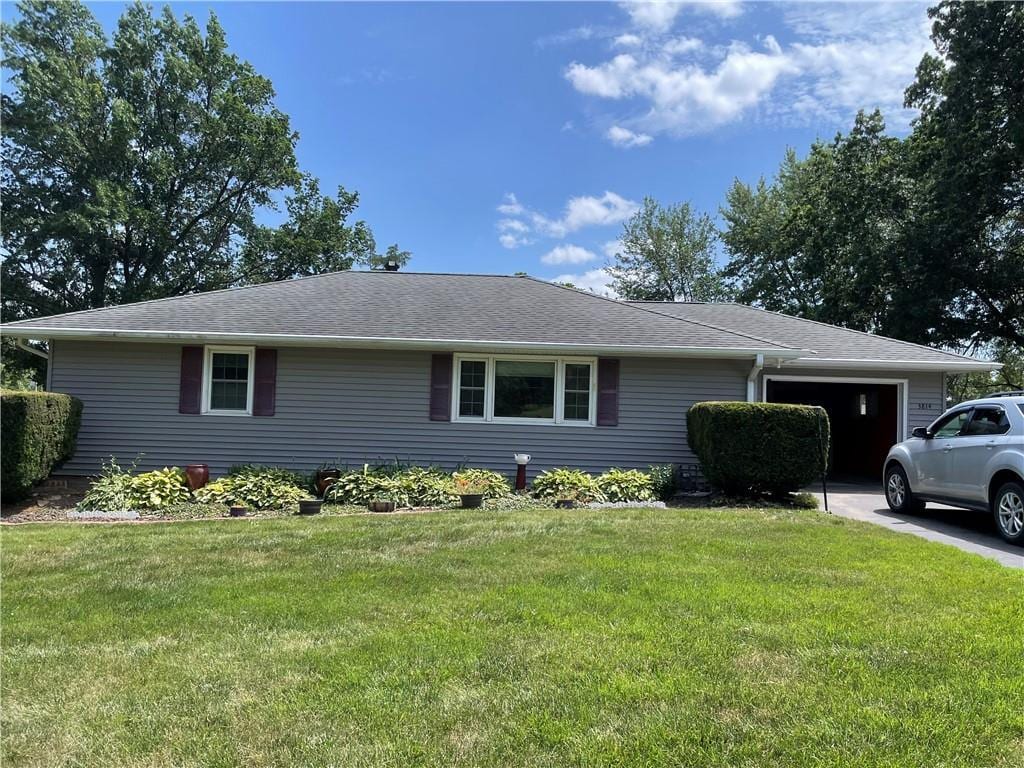 3814 Penn St, Saint Joseph, MO 64507 - ranch-style home with an attached garage, a front yard, and driveway