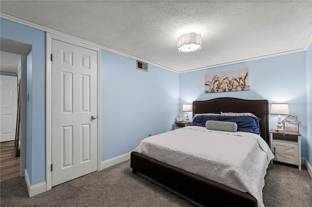 20212 S Carriage Ln, Peculiar, MO 64078 - bedroom featuring carpet flooring, a textured ceiling, and crown molding