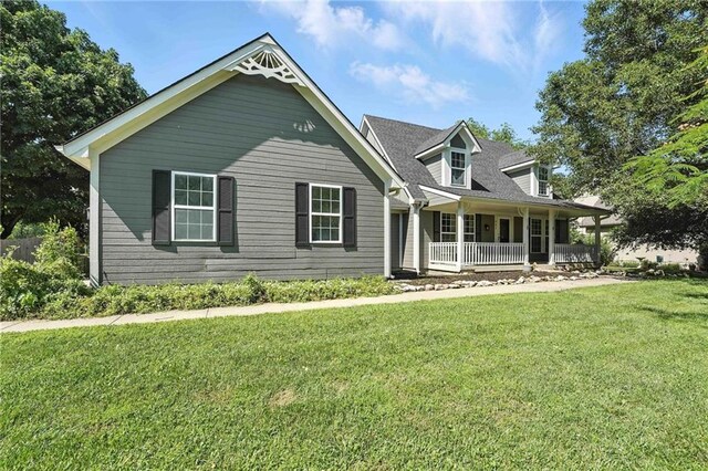 802 S Morgan Dr, Peculiar, MO 64078 - view of front facade with covered porch and a front lawn
