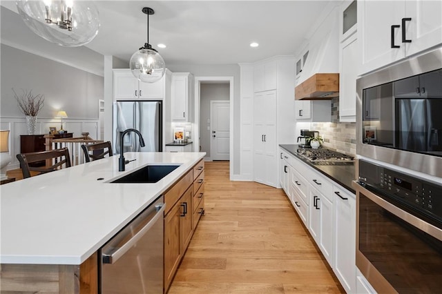 9260 Saddletop St, Lenexa, KS 66227 - kitchen featuring stainless steel appliances, recessed lighting, tasteful backsplash, light wood-style flooring, and hanging light fixtures