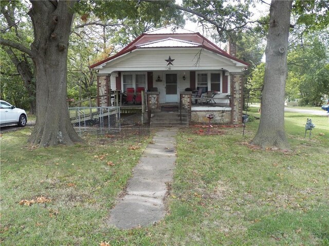 514 Front St, Prescott, KS 66767 - bungalow-style house featuring covered porch and a front yard