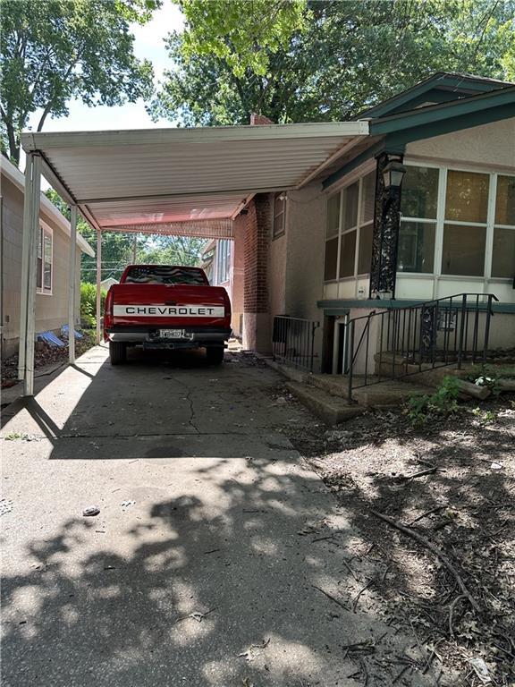 1906 S Willow Ave, Independence, MO 64052 - view of parking / parking lot with concrete driveway