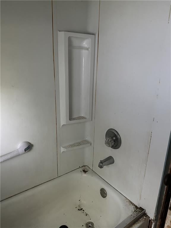 1906 S Willow Ave, Independence, MO 64052 - bathroom featuring  shower combination