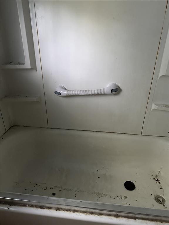 1906 S Willow Ave, Independence, MO 64052 - bathroom featuring a tub