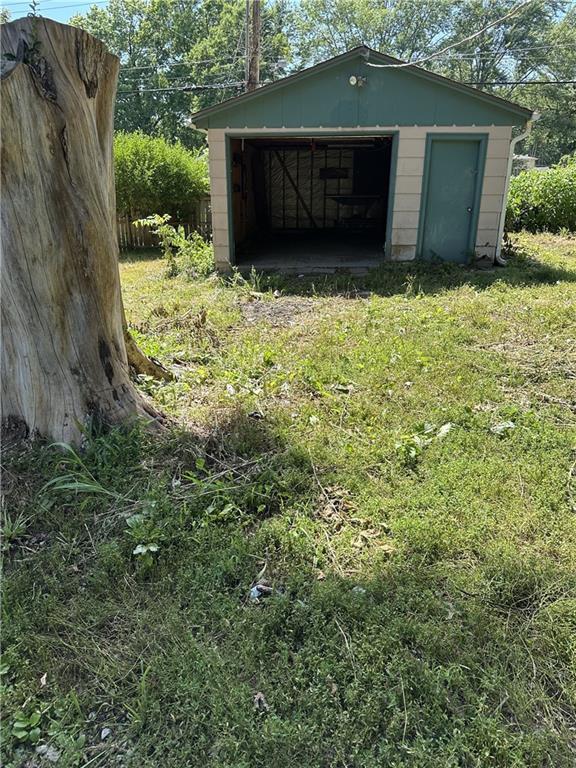 1906 S Willow Ave, Independence, MO 64052 - view of outbuilding