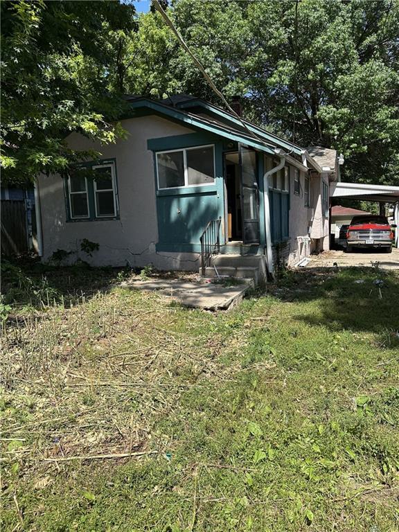 1906 S Willow Ave, Independence, MO 64052 - view of front of house featuring a front yard and an attached carport