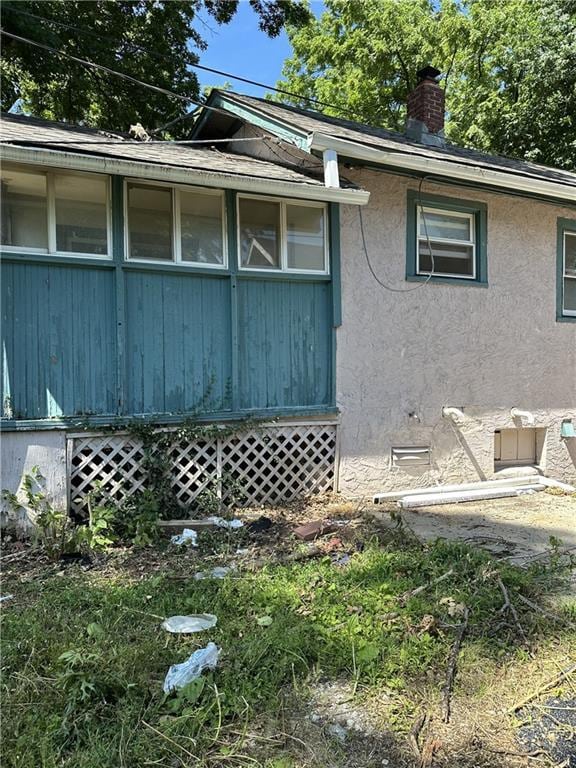 1906 S Willow Ave, Independence, MO 64052 - view of side of property featuring a chimney and stucco siding