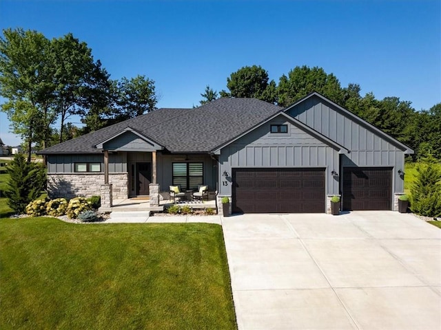 13 Tahoma Rdg, Lake Winnebago, MO 64034 - modern farmhouse featuring a garage, board and batten siding, a front lawn, and driveway