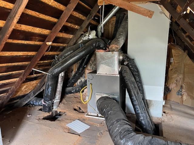 1120 S 20th St, Saint Joseph, MO 64507 - view of attic