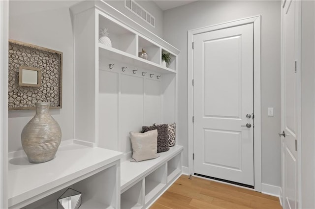 8164 Roundtree St, Lenexa, KS 66220 - mudroom with light wood-type flooring