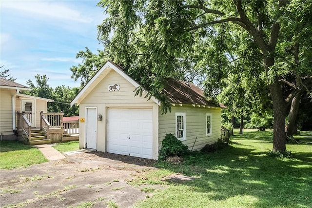 1401 E Mechanic Ave, Independence, MO 64050 - detached garage with driveway