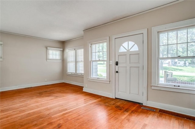 1401 E Mechanic Ave, Independence, MO 64050 - foyer entrance featuring light wood-style floors and ornamental molding